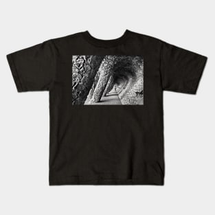 Walking under a wave of stone Kids T-Shirt